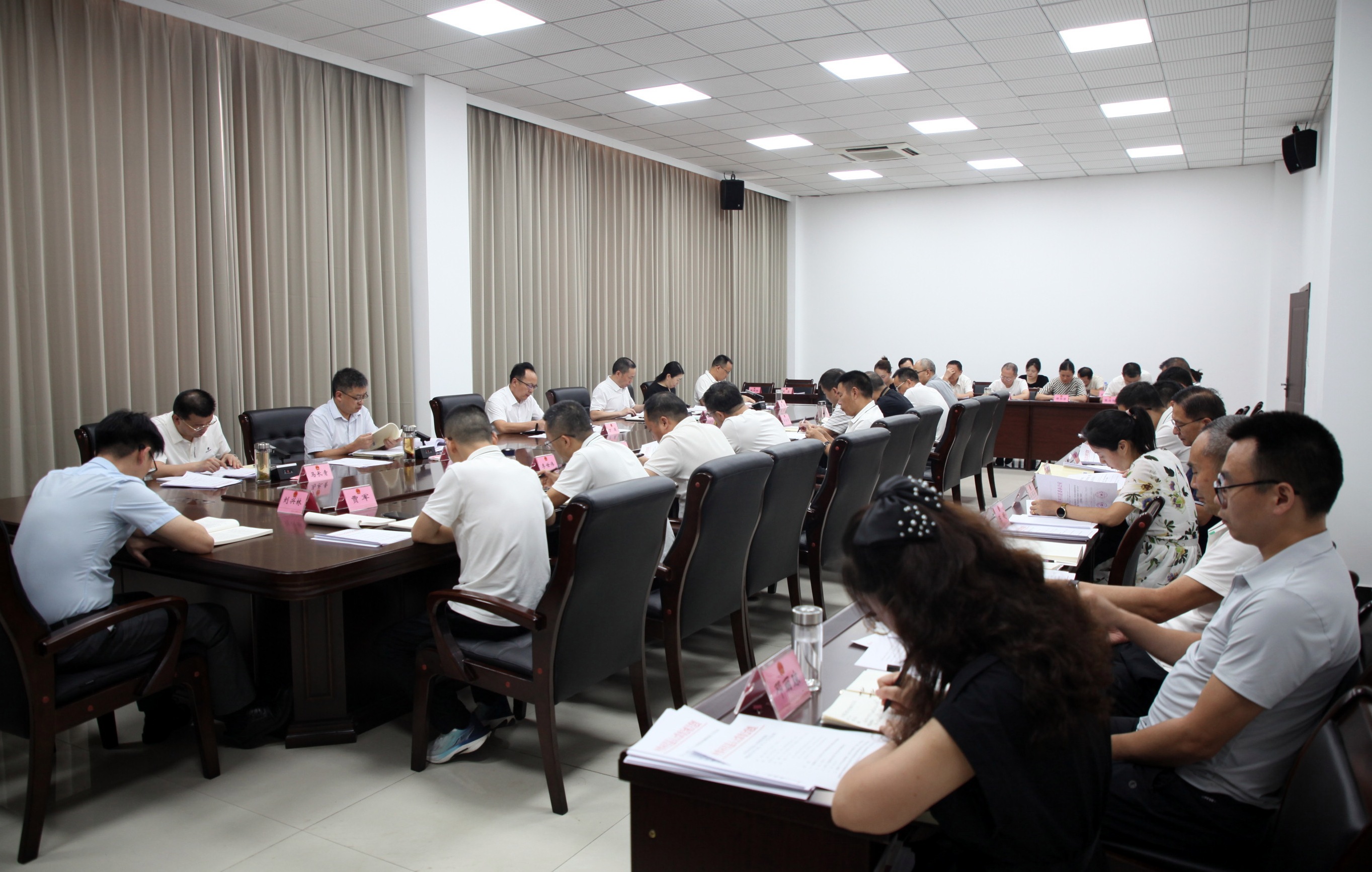 平昌县人大常委会党组专题学习贯彻县委十四届十一次全会精神